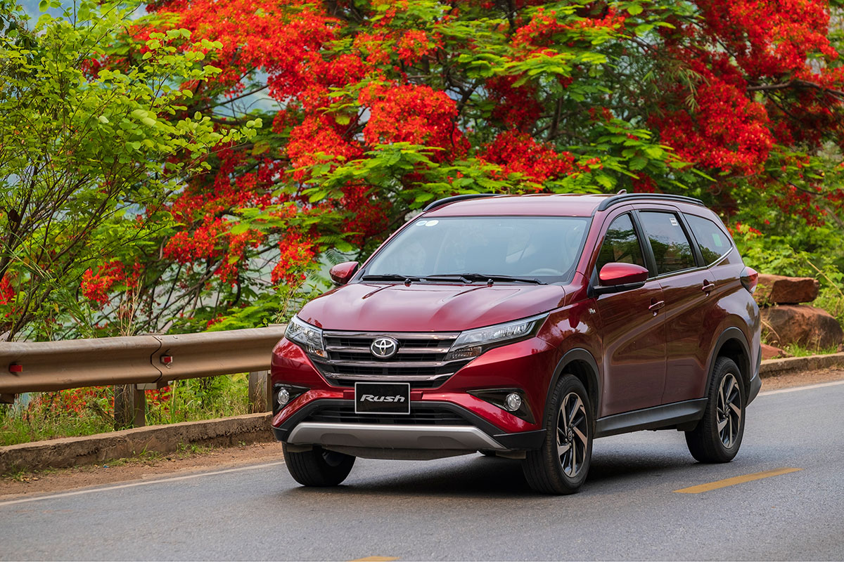 Mẫu xe Toyota Rush tiếp tục ghi nhận mức tăng trưởng 449 xe. 
