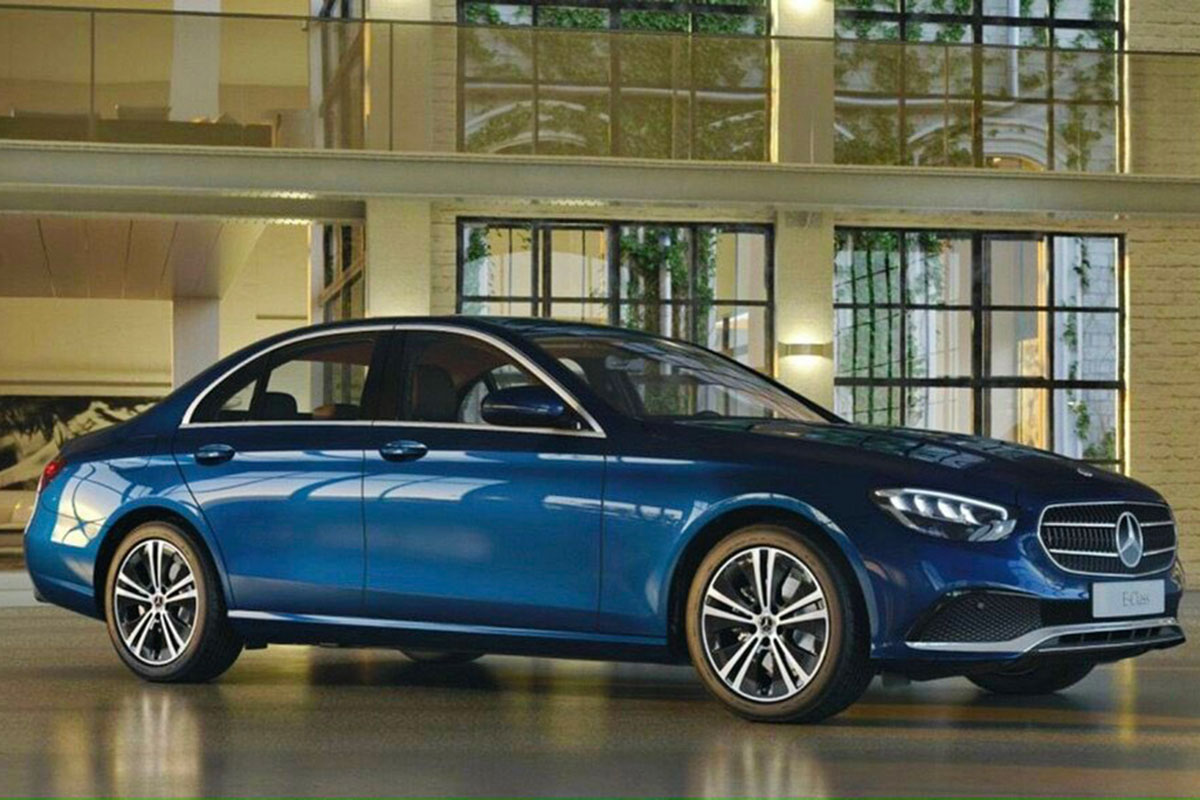 Kh&aacute;c biệt lớn nhất của Mercedes-Benz E180 2021 so với c&aacute;c phi&ecirc;n bản kh&aacute;c l&agrave; khối động cơ tăng &aacute;p 4 xi-lanh 1.5 l&iacute;t.