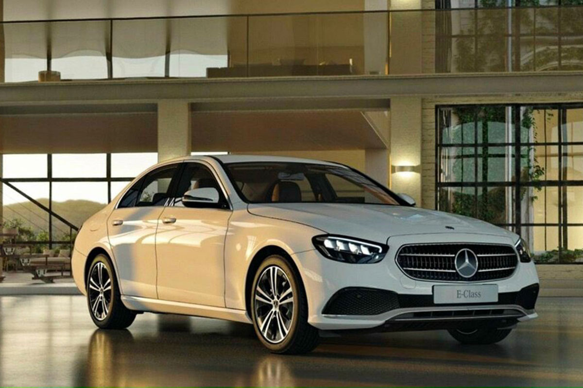 Mercedes-Benz E 180 2021 c&oacute; 4 m&agrave;u sơn ngoại thất xe.