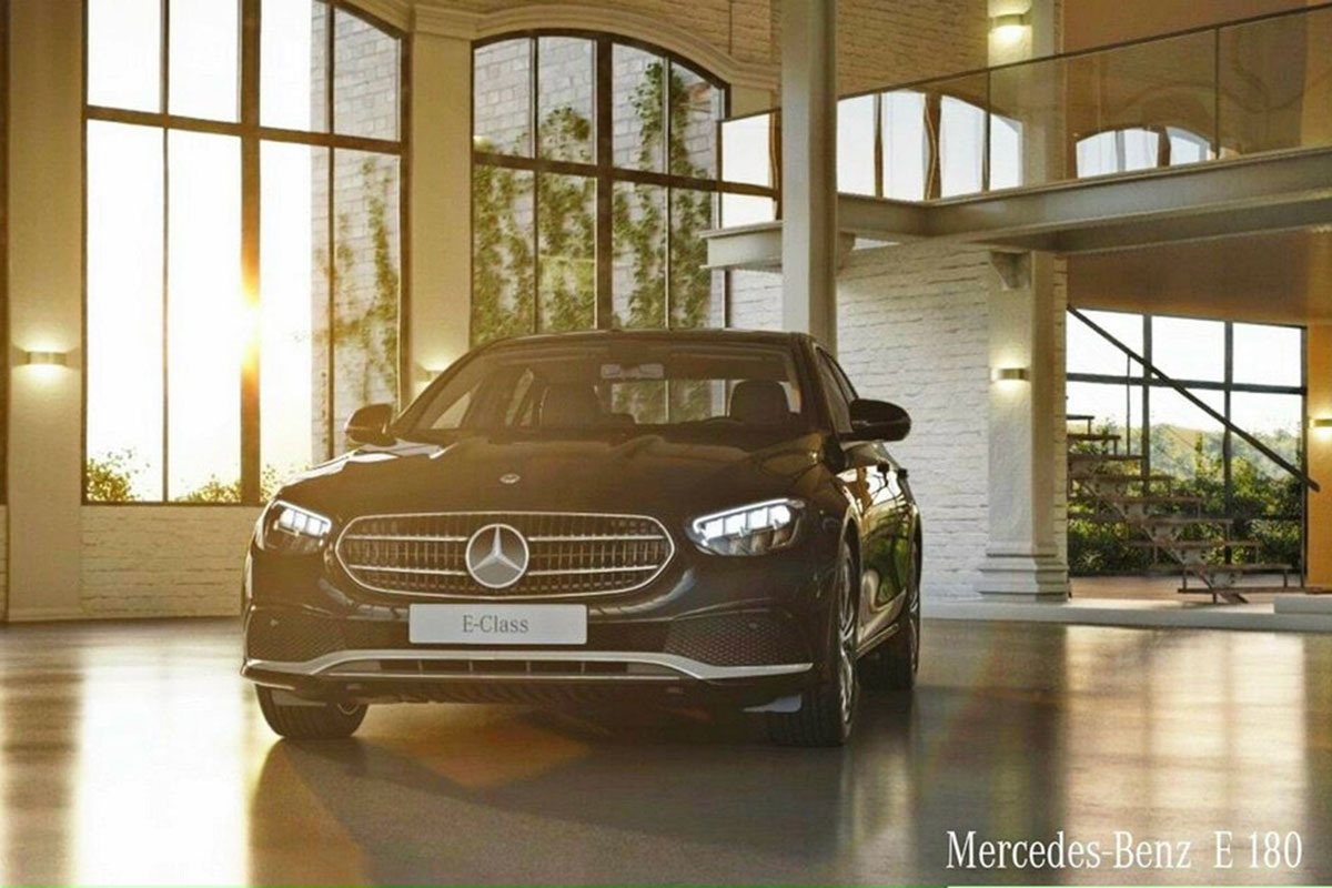 Mercedes-Benz E 180 2021 c&oacute; 4 m&agrave;u sơn ngoại thất tr&ecirc;n xe.