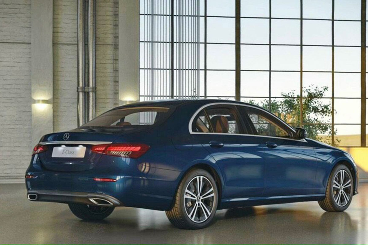 Mercedes-Benz E 180 2021 c&oacute; 4 m&agrave;u sơn ngoại thất cho xe.