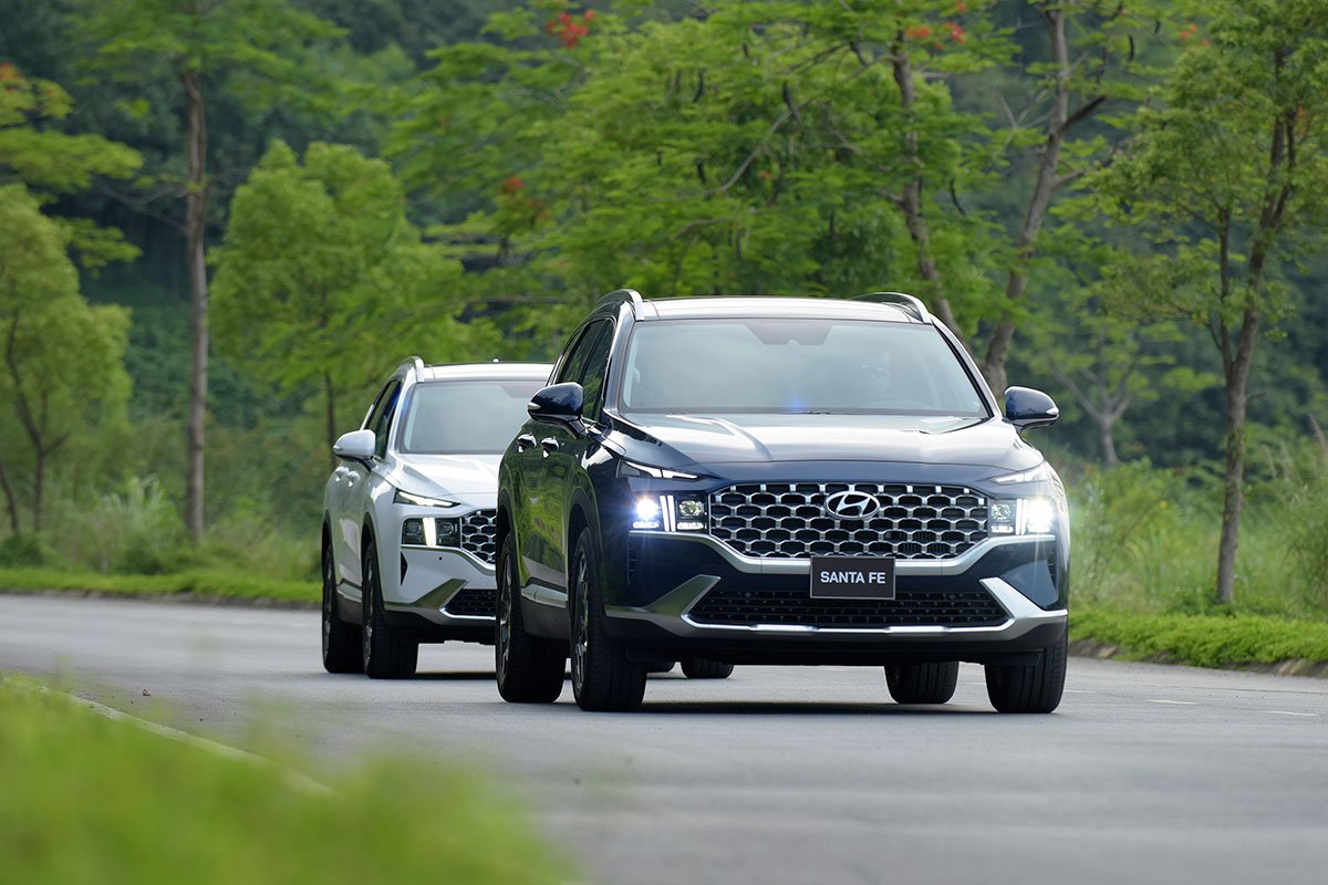 Hyundai Santa Fe 2021 là phiên bản nâng cấp giữa vòng đời với sự thay đổi mạnh mẽ về thiết kế 1