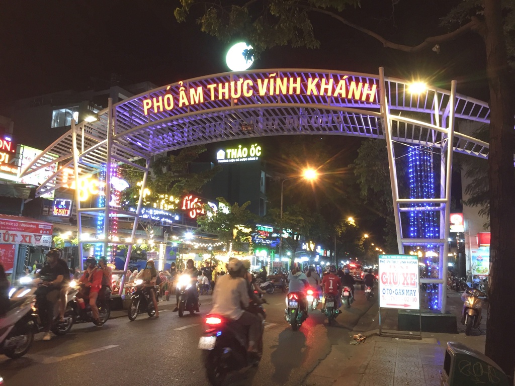 Phố Ẩm thực Vĩnh Khánh Quận 4 về đêm
