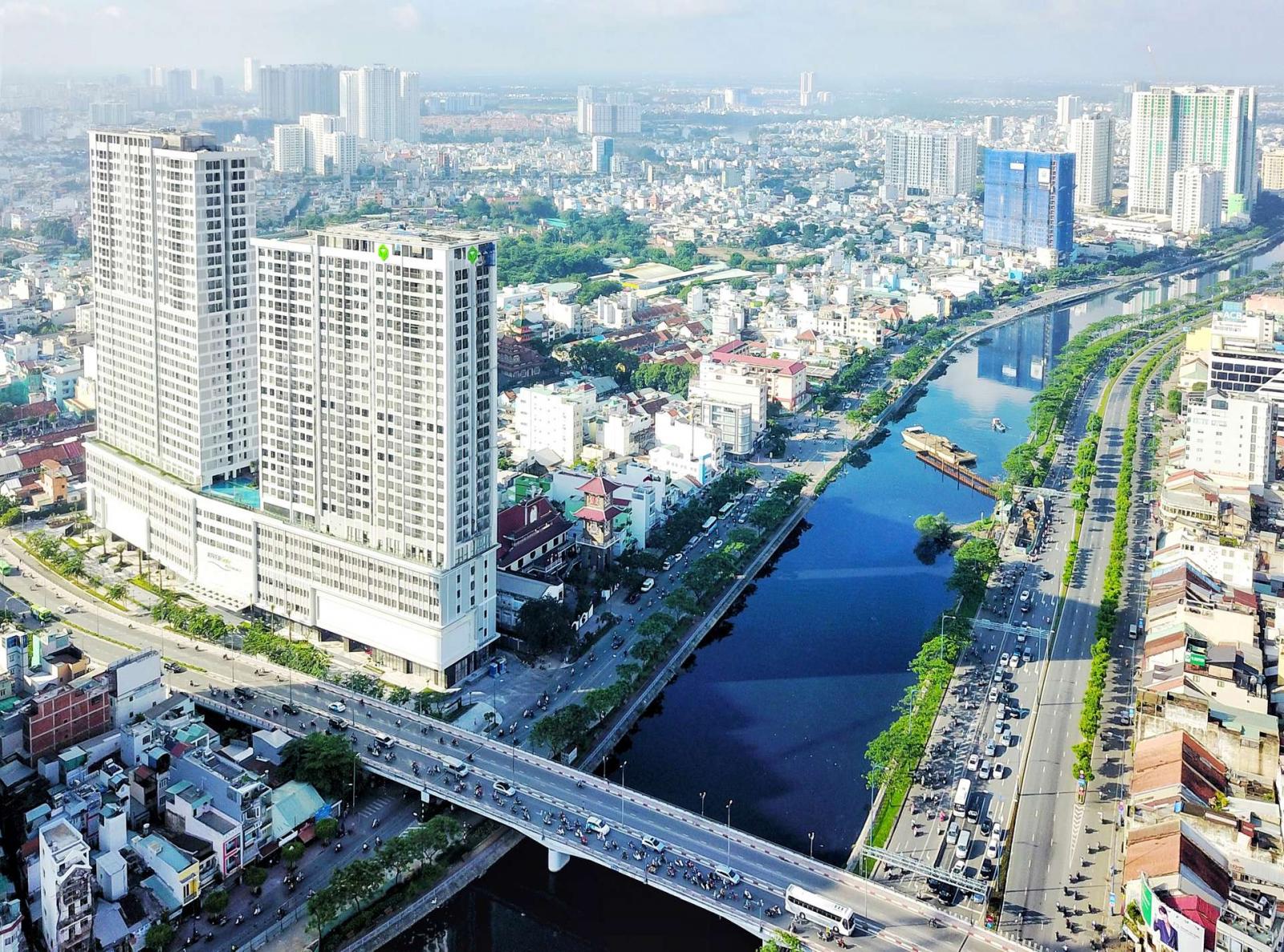 Một cây cầu tại Bến Vân Đồn, Quận 4
