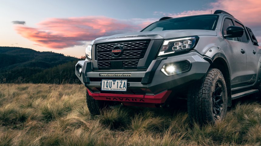Nissan Navara Pro-4X Warrior hầm hố và cuốn hút hơn.