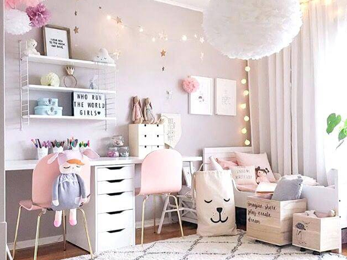 Sắc hồng pastel trang trí phòng ngủ luôn khiến các cô nàng tuổi teen mê mệt.