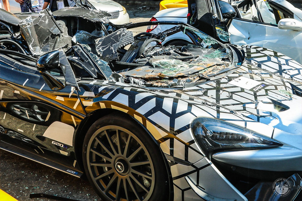 Có giá trị nhất là mẫu xe hàng hiếm McLaren 620R hơn 15 tỷ đồng.