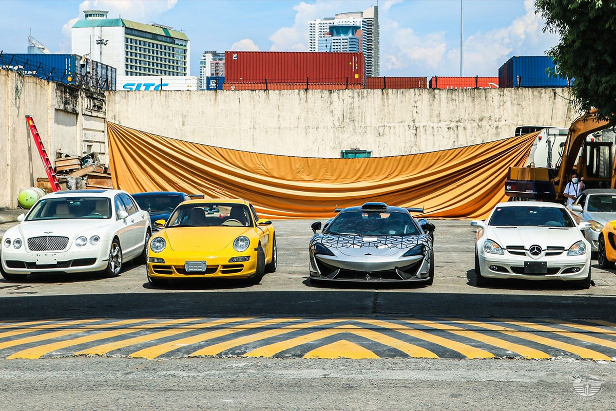 Trong số các mẫu xe bị tiêu hủy có nhiều cái tên đắt giá như McLaren 620R, Bentley Continental Flying Spur.