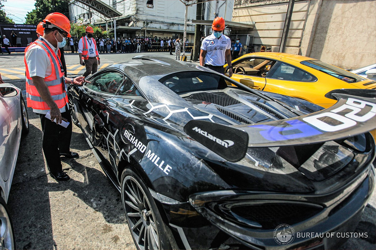 Có giá trị nhất là mẫu xe hàng hiếm McLaren 620R.