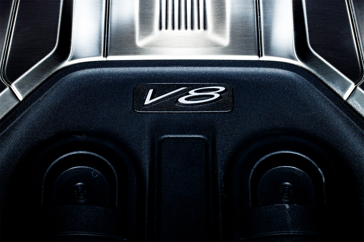 Động cơ V8 4.0L thay thế cho động cơ W12 trước đây.