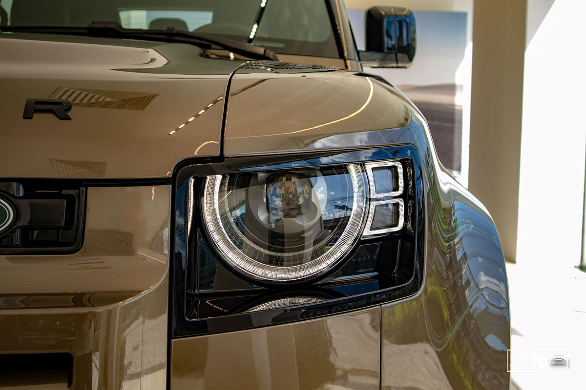 Ảnh Đ&egrave;n pha xe Land Rover Defender 90 2021