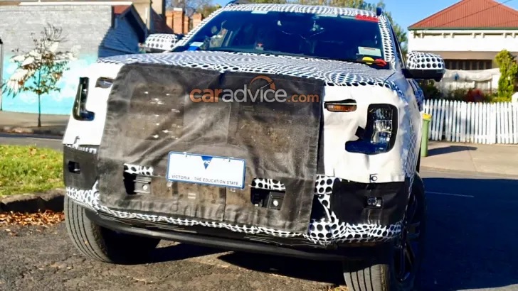 Ẩn dưới nắp ca-p&ocirc; Ford Everest 2022 đầu bảng sẽ l&agrave; động cơ dầu V6 tăng &aacute;p cực mạnh.