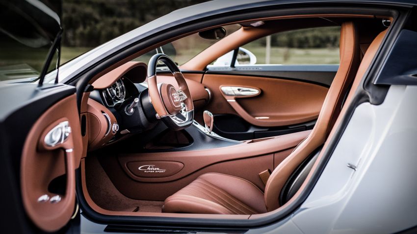 Bugatti Chiron Super Sport toát lên vẻ xa hoa, đầy cá tính từ mọi góc nhìn.