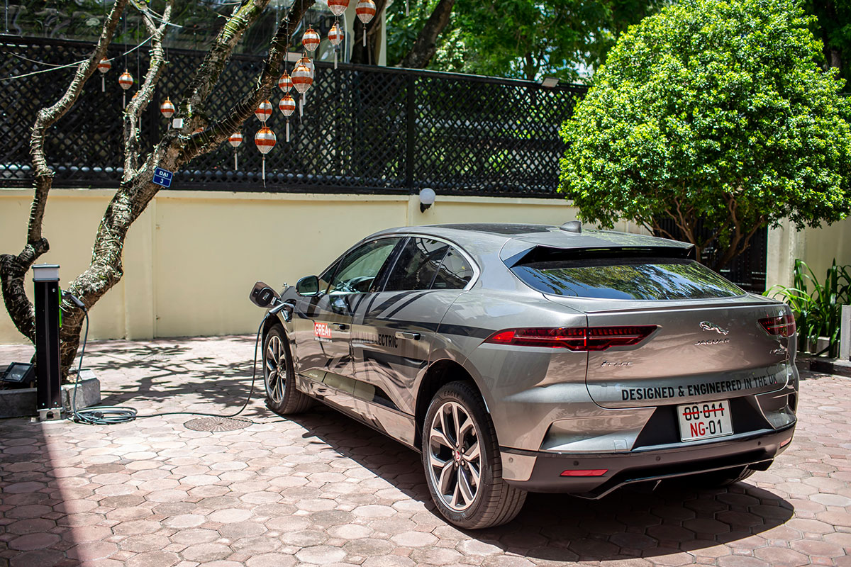 Mẫu xe I-Pace được Jaguar thiết kế theo hướng SUV khỏe khoắn, năng suất.