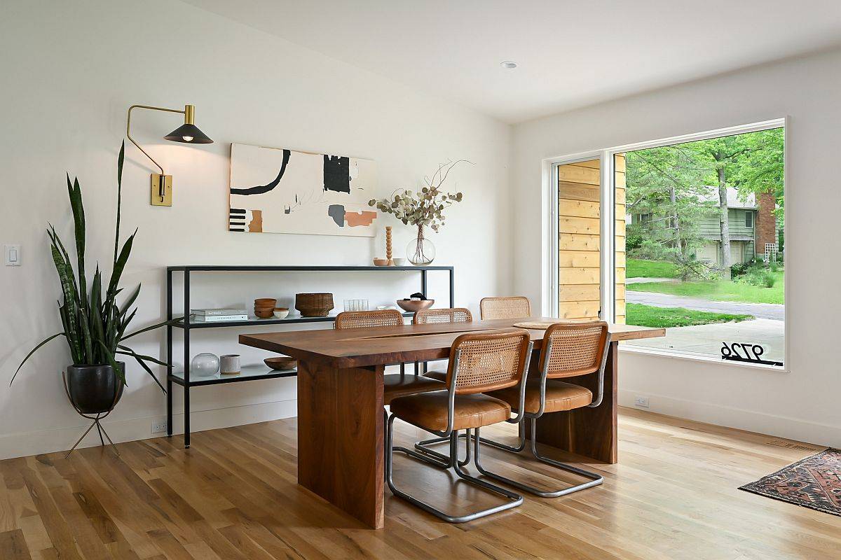 Ph&ograve;ng ăn phong c&aacute;ch Scandinavian cũng c&oacute; thể được sử dụng như một kh&ocirc;ng gian l&agrave;m việc tại nh&agrave; tho&aacute;ng đẹp, tiện nghi.