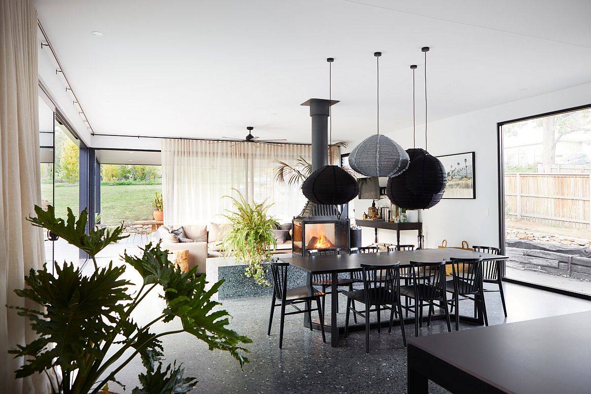 Ph&ograve;ng kh&aacute;ch v&agrave; kh&ocirc;ng gian ăn uống được thiết kế theo phong c&aacute;ch Scandinavian hiện đại. Thiết kế mở cho ph&eacute;p &aacute;nh s&aacute;ng tự nhi&ecirc;n ngập tr&agrave;n kh&ocirc;ng gian.