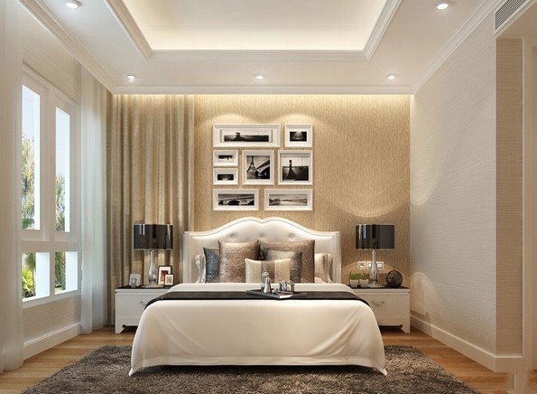 Giường hơi hướng cổ điển sang trọng trở th&agrave;nh điểm nhấn bắt mắt của ph&ograve;ng ngủ master. Lối b&agrave;i tr&iacute; đối xứng đơn giản tạo sự c&acirc;n đối, h&agrave;i h&ograve;a cho tổng thể kh&ocirc;ng gian.