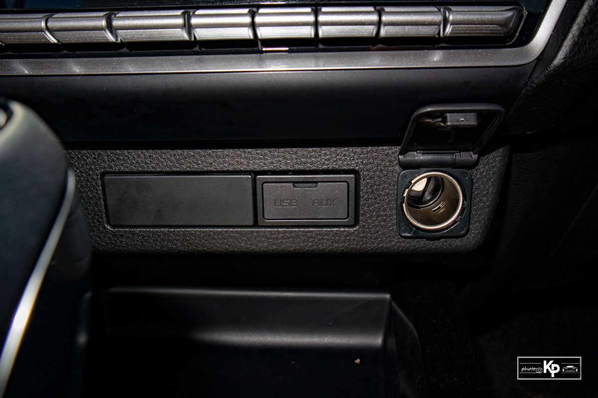 Ảnh Tẩu sạc xe Isuzu D-Max 2021