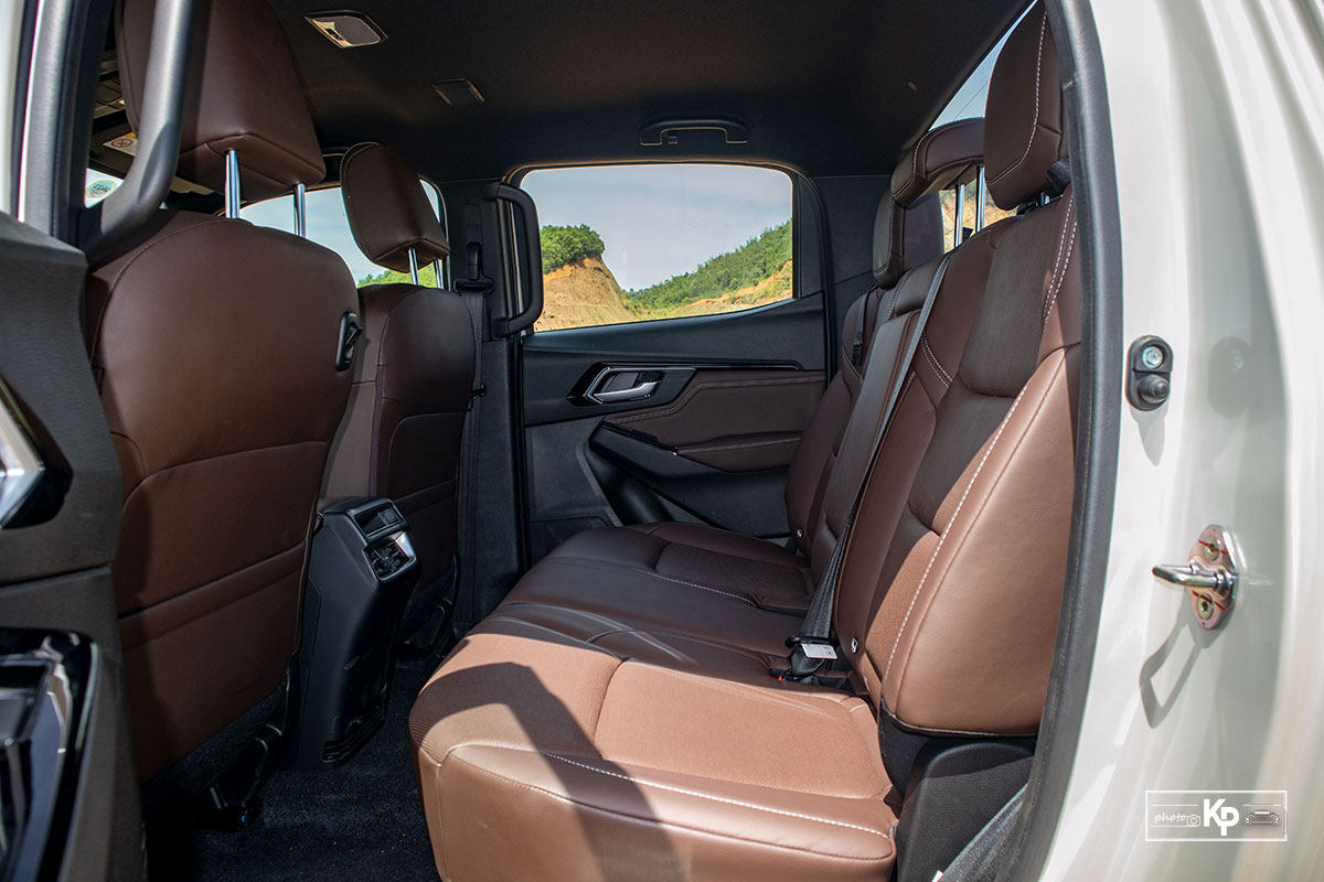 Đánh giá xe Isuzu D-Max 2021: Ghế sau Ảnh Ghế sau xe Isuzu D-Max 2021