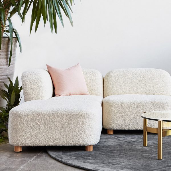 Với mẫu ghế sofa m&ocirc;-đun xinh y&ecirc;u n&agrave;y, bạn c&oacute; thể sắp xếp t&ugrave;y th&iacute;ch, t&ugrave;y nhu cầu sử dụng.