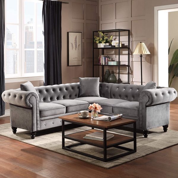 Mẫu ghế sofa cao cấp phủ vải nhung m&agrave;u x&aacute;m bạc ph&ugrave; hợp với thiết kế ph&ograve;ng kh&aacute;ch phong c&aacute;ch Retro cuốn h&uacute;t, lịch l&atilde;m.