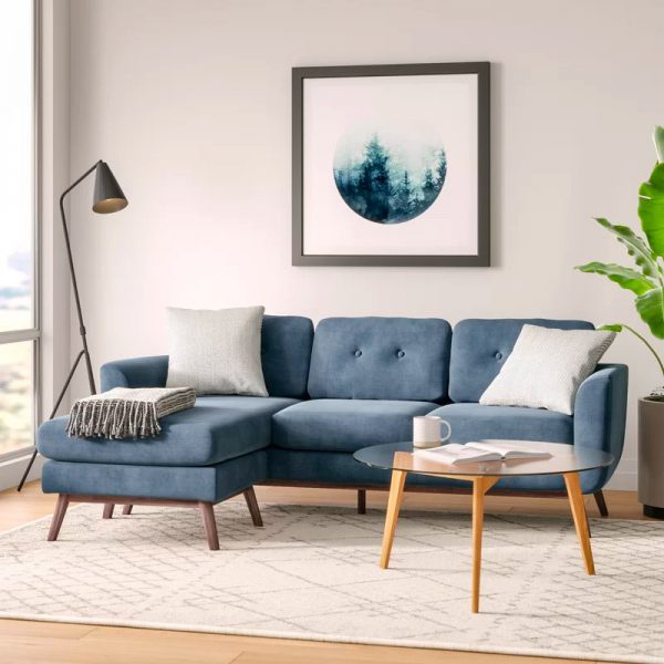 Sofa nhỏ bọc nệm nhung m&agrave;u xanh tinh tế ph&ugrave; hợp với ph&ograve;ng kh&aacute;ch phong c&aacute;ch Scandinavian, tối giản, chiết trung hoặc hiện đại giữa thế kỷ.