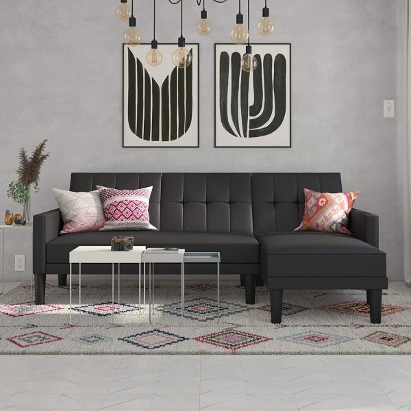 Ghế sofa da m&agrave;u đen với tựa lưng thoải m&aacute;i, c&oacute; thể t&ugrave;y chỉnh v&agrave; thậm ch&iacute; được sử dụng như một giường ngủ cho kh&aacute;ch. Mẫu sofa n&agrave;y ph&ugrave; hợp với những gia chủ c&aacute; t&iacute;nh.