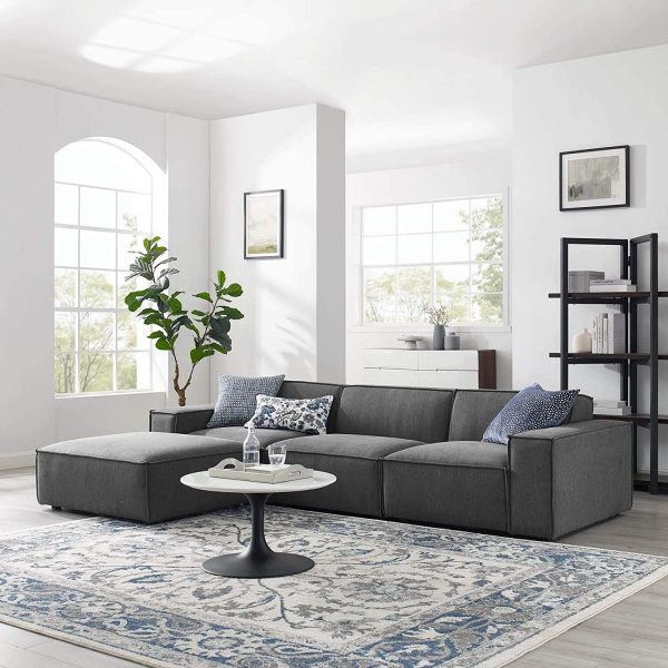 Ghế sofa m&agrave;u x&aacute;m đậm được thiết kế theo kiểu m&ocirc;-đun linh hoạt. T&ugrave;y nhu cầu sử dụng, bạn sẽ sắp xếp ghế sao cho ph&ugrave; hợp v&agrave; đẹp mắt nhất.