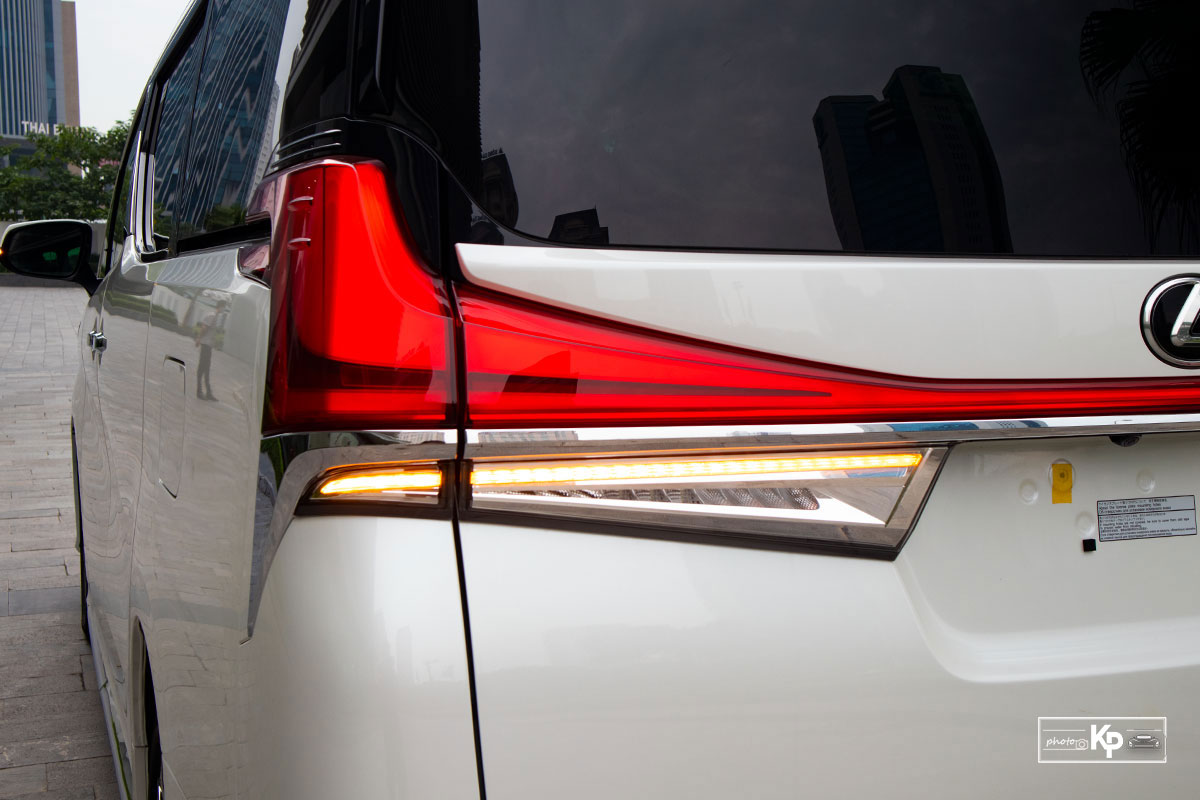 Ảnh Đèn hậu xe Lexus LM 350 2021 a1