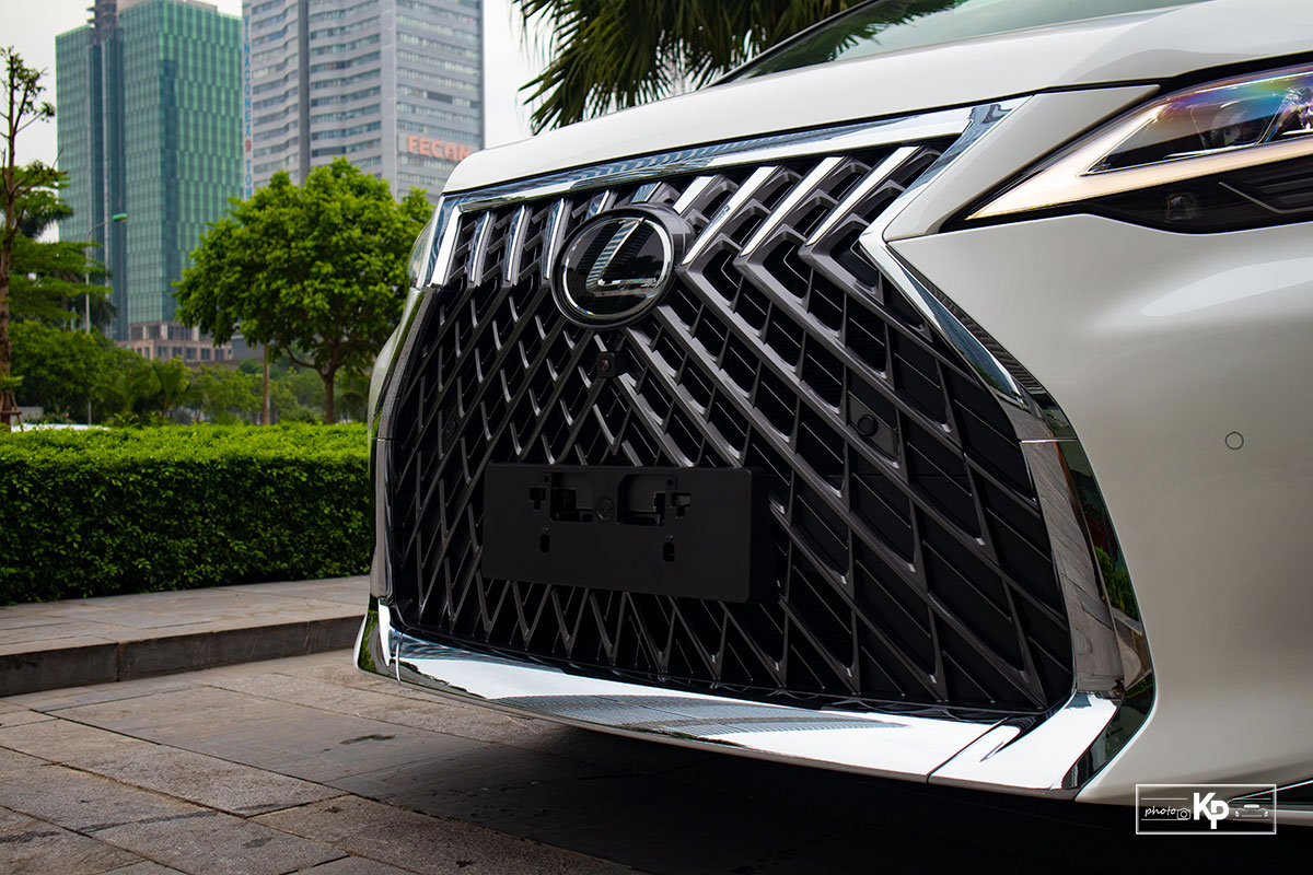 Đánh giá xe Lexus LM 350 2021: Lưới tản nhiệt Ảnh Lưới tản nhiệt xe Lexus LM 350 2021