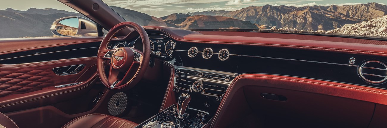 Bentley Flying Spur sở hữu thiết kế nội thất đặc trưng với vẻ đẹp trường tồn.
