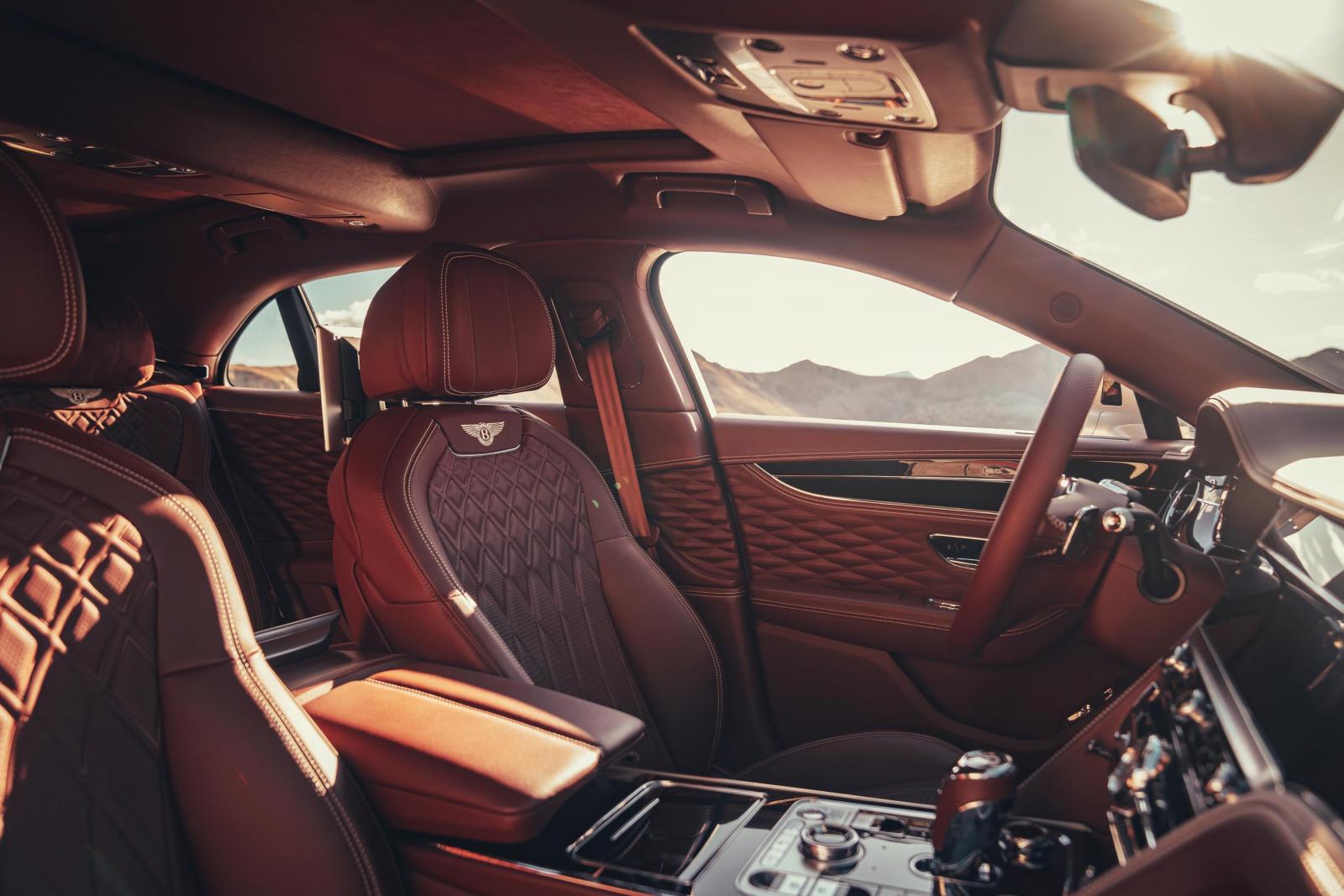 Bentley Flying Spur chú trọng chau chuốt mang đến trải nghiệm người dùng tuyệt đỉnh.