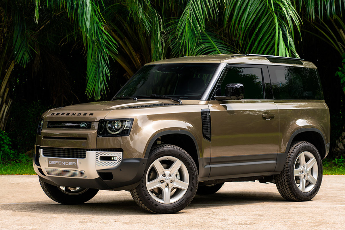 Land Rover Defender 90 l&agrave; mẫu xe SUV hạng sang.