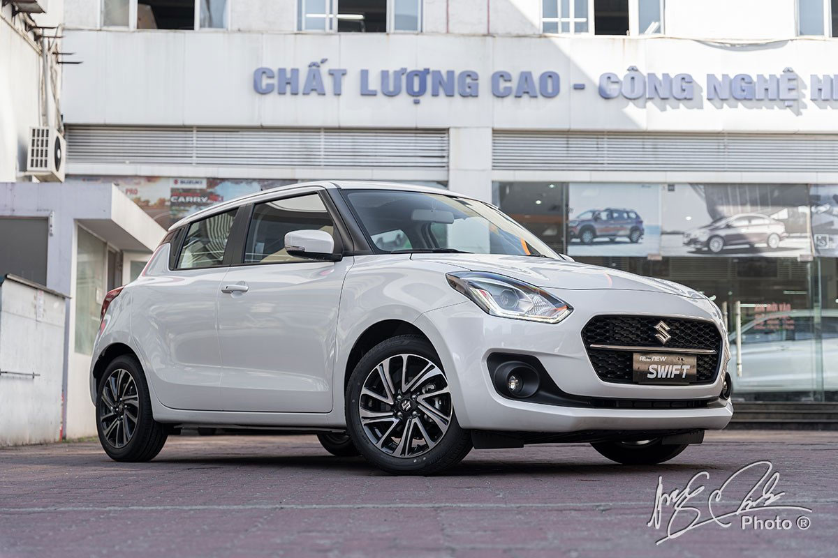 Suzuki Việt nam đ&atilde; ch&iacute;nh thức giới thiệu thị trường mẫu xe Swift phi&ecirc;n bản n&acirc;ng cấp 2021.