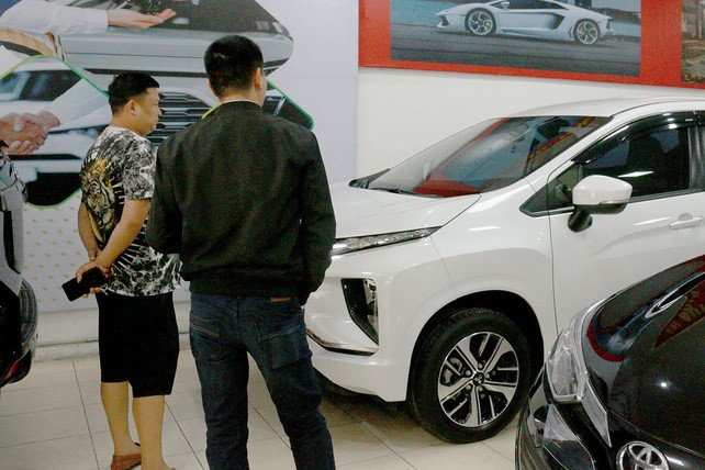 Nhiều trường hợp rước phải chiếc xe không chuẩn về số khung, số sàn, biển số khi mua ô tô bên ngoài. 1
