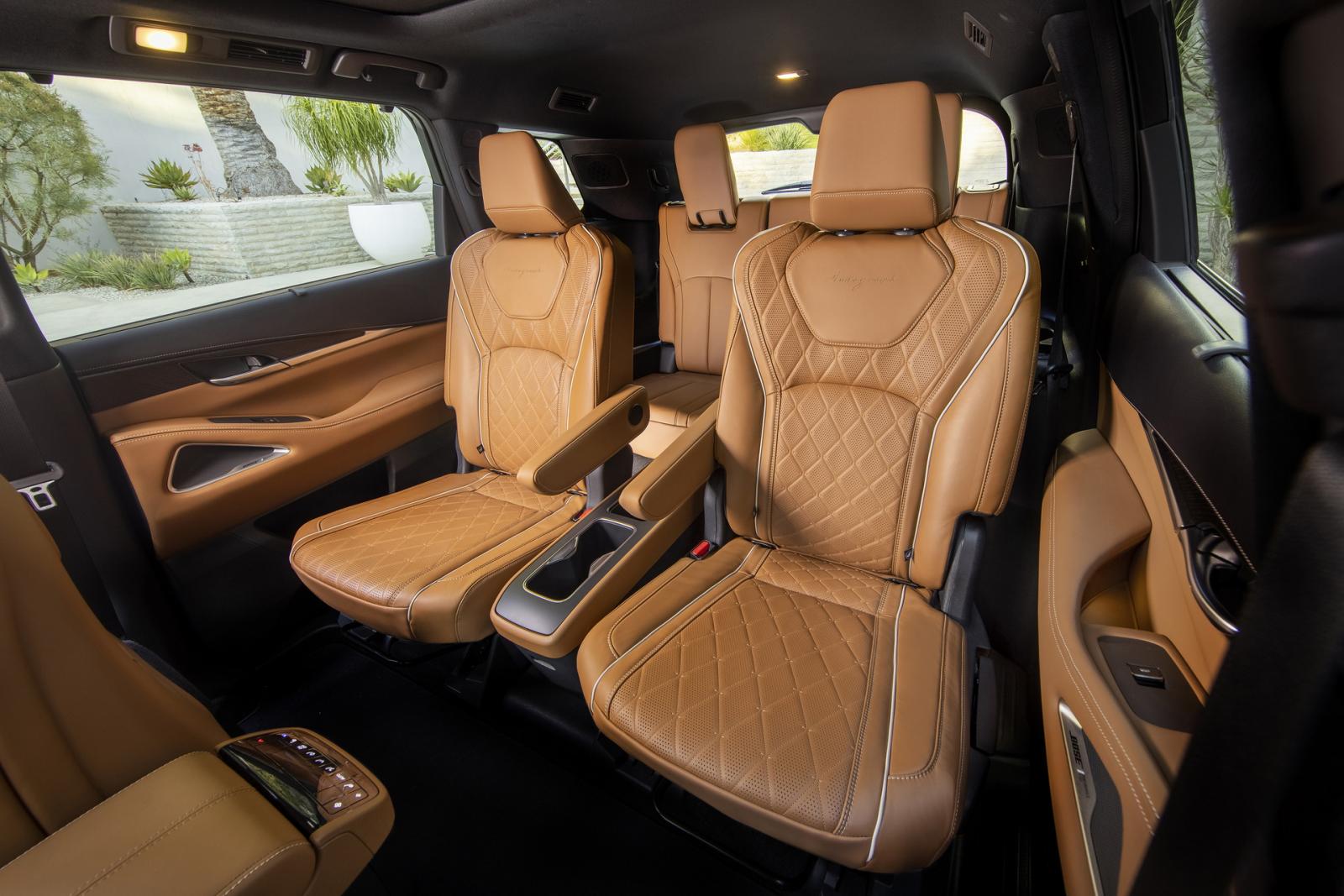 Infiniti QX60 2022 t&iacute;ch hợp c&aacute;c chất liệu cao cấp v&agrave; cấu tr&uacute;c hiện đại hơn.