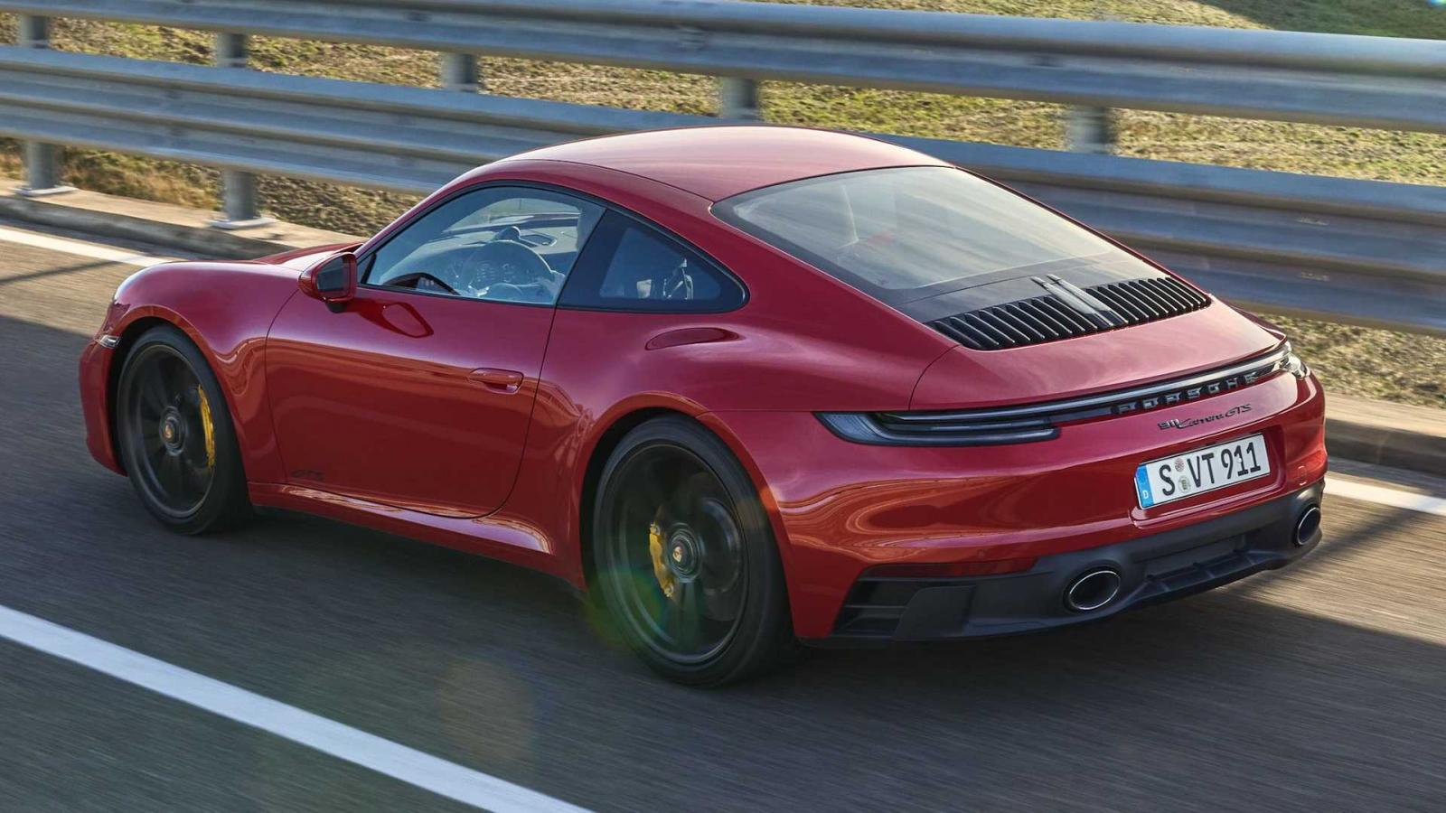 Porsche 911 GTS 2022 hiện đại và mạnh mẽ hơn.