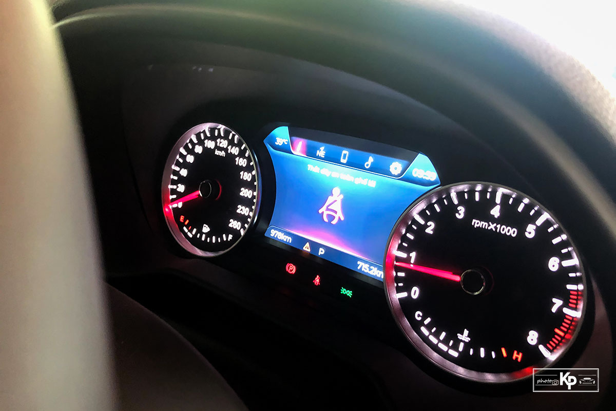 Chạy chưa được 1.000km, VinFast Lux SA2.0 2021 bán lại giá hấp dẫn a8