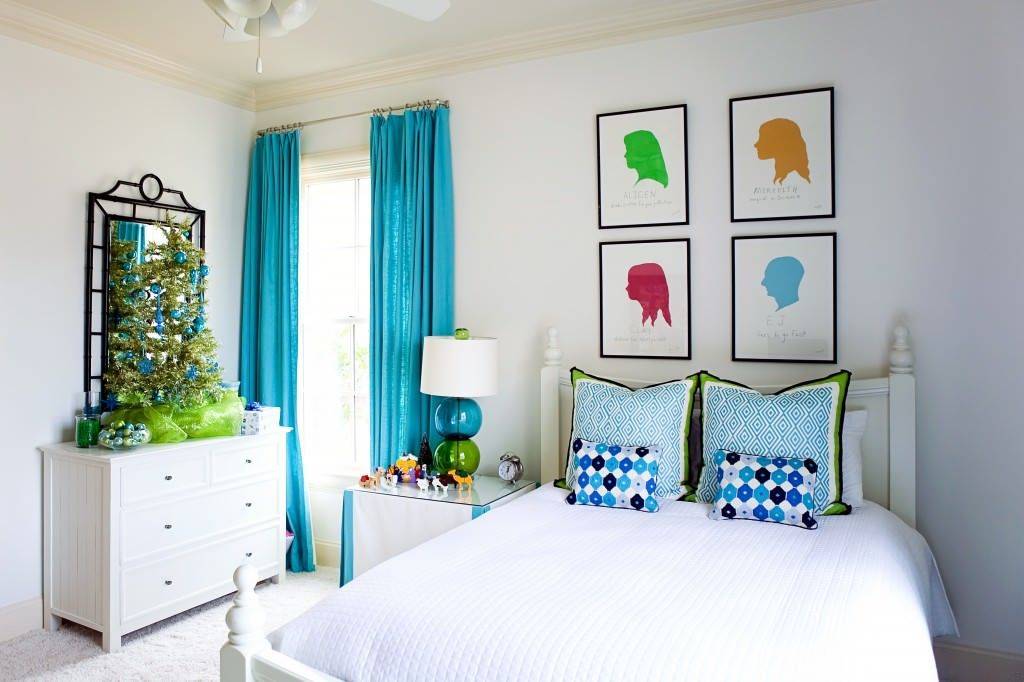Phòng ngủ trung tính trở nên sinh động, sáng bừng sức sống nhờ phối kết màu sắc tinh tế, tận dụng được tối đa ánh sáng tự nhiên.