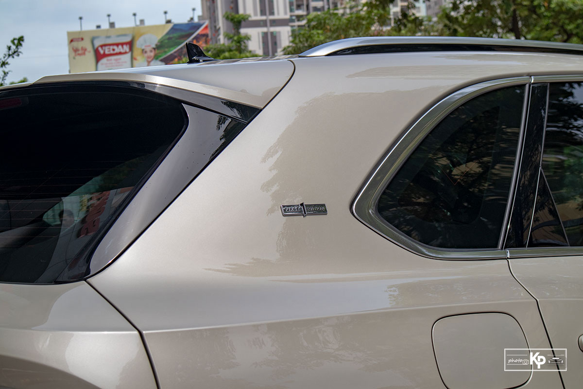 Ảnh Logo xe Bentley Bentayga 2021