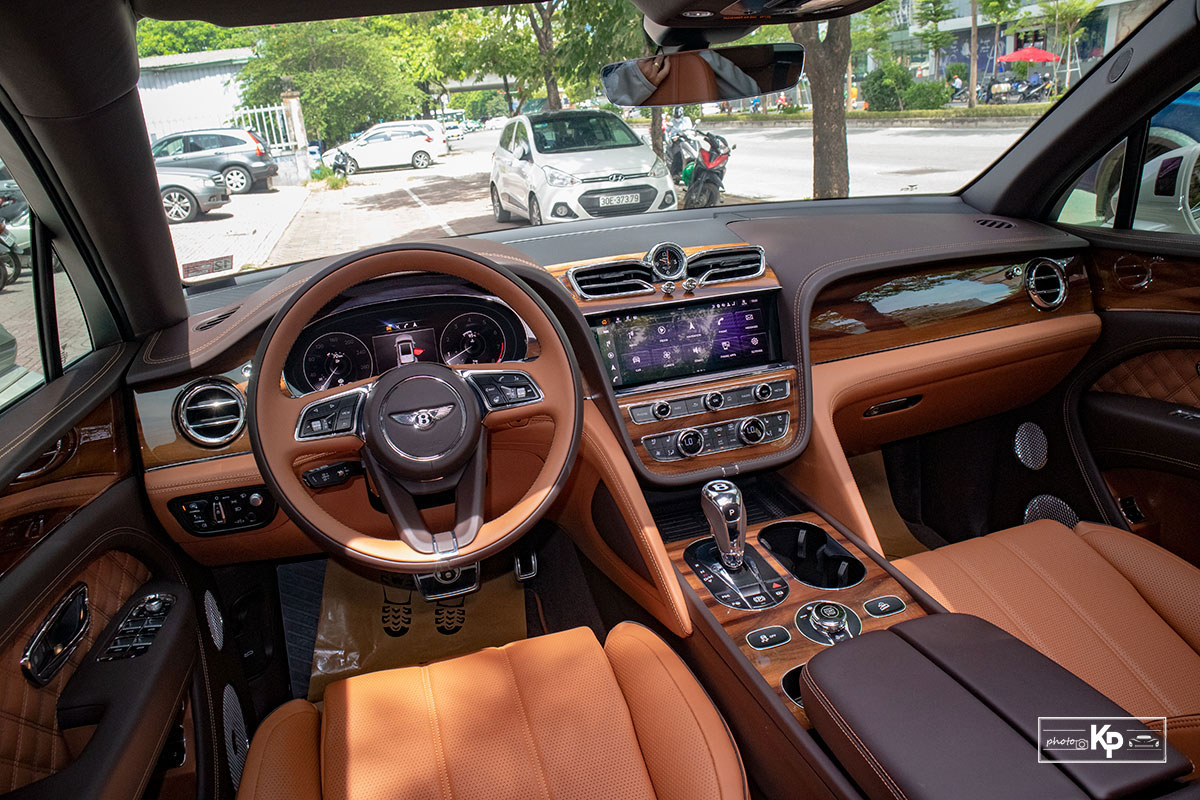 Ảnh Khoang l&aacute;i xe Bentley Bentayga 2021