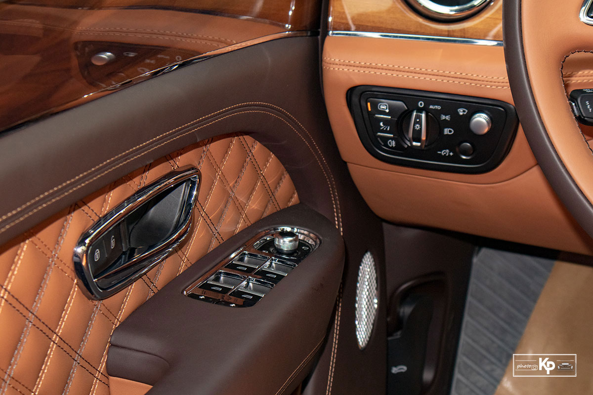 Ảnh T&aacute;p-li xe Bentley Bentayga 2021