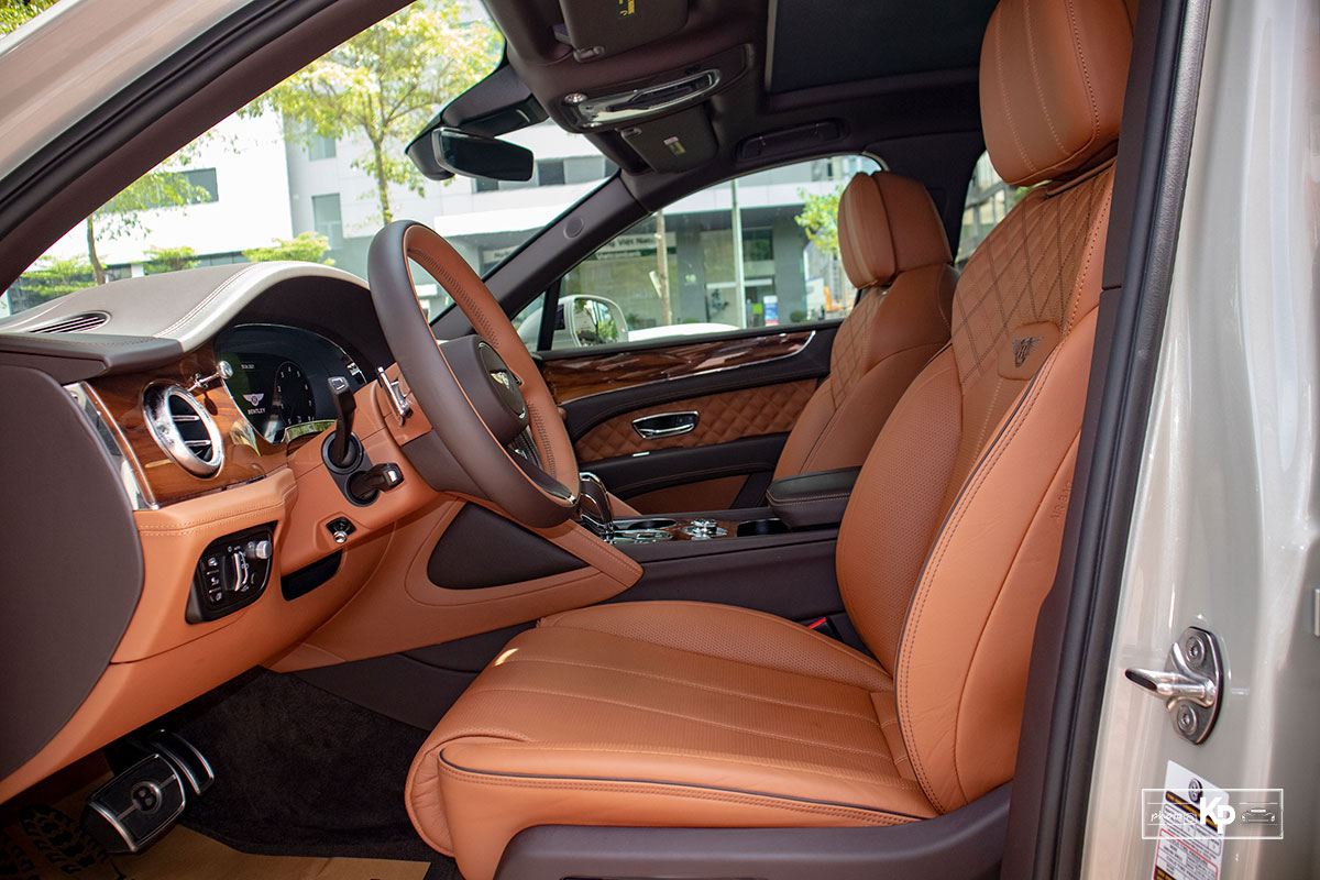 Ảnh Ghế l&aacute;i xe Bentley Bentayga 2021