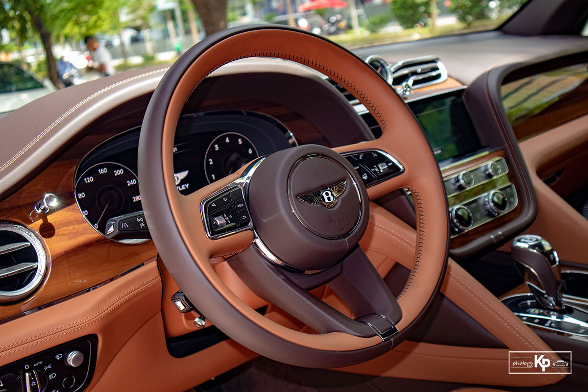 Ảnh V&ocirc;-lăng xe Bentley Bentayga 2021
