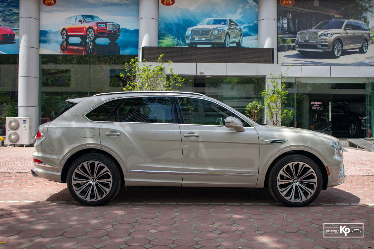 Ảnh Th&acirc;n xe Bentley Bentayga 2021