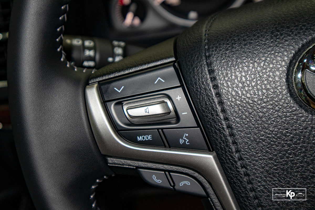 Ảnh N&uacute;t bấm xe Toyota Land Cruiser 2021