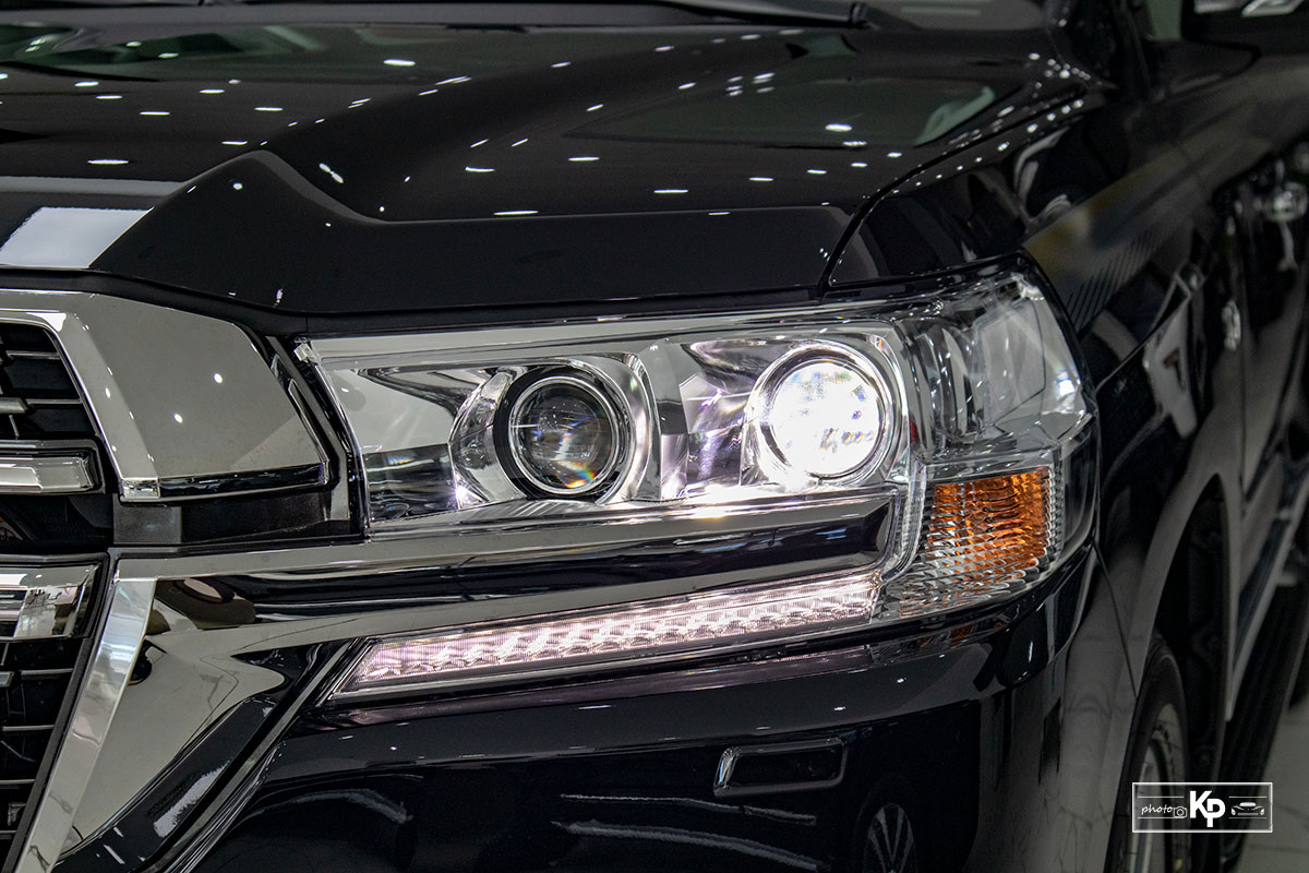 Ảnh Đ&egrave;n pha xe Toyota Land Cruiser 2021