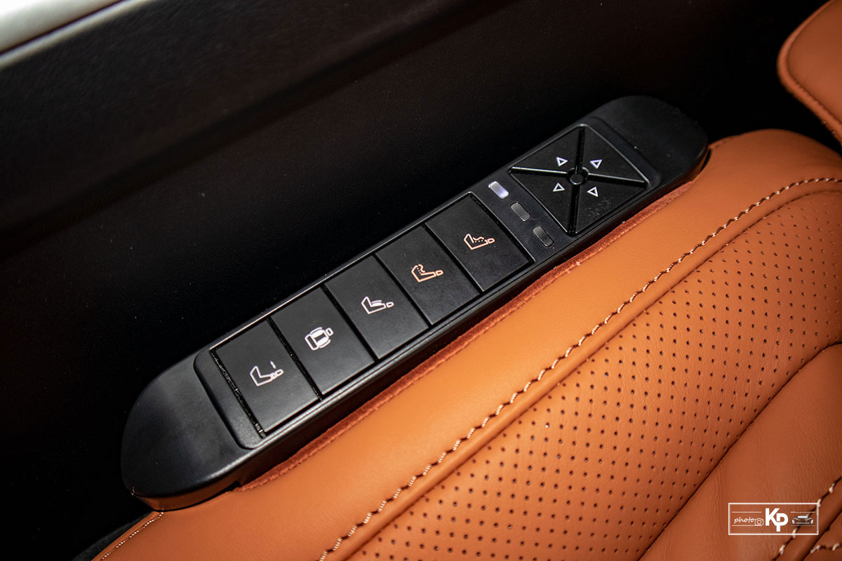 Ảnh Massage ghế xe Toyota Land Cruiser 2021