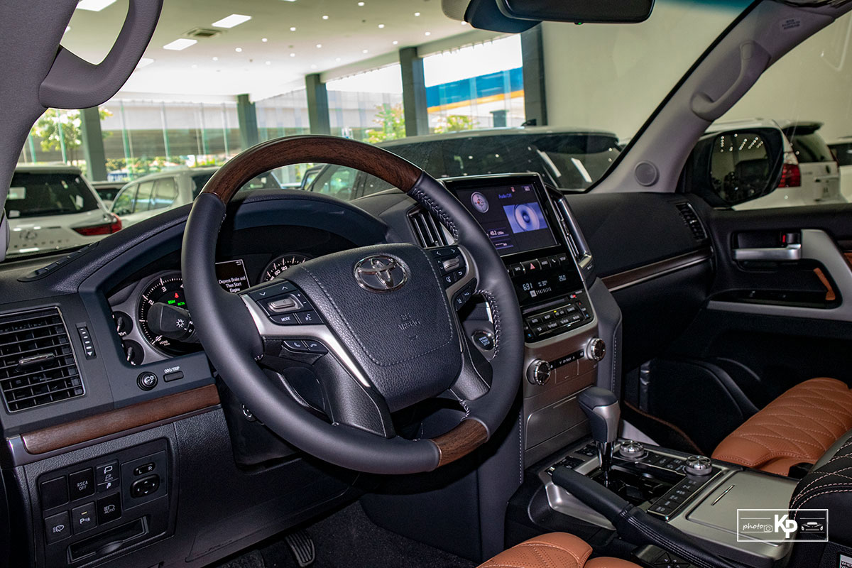 Ảnh V&ocirc;-lăng xe Toyota Land Cruiser 2021