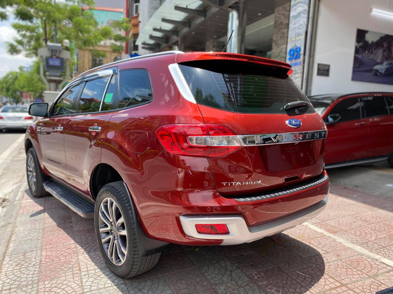 Ford Everest 2021 bản "full option" mới chạy lướt 300km rao b&aacute;n lỗ "bay" ngay 200 triệu đồng a
